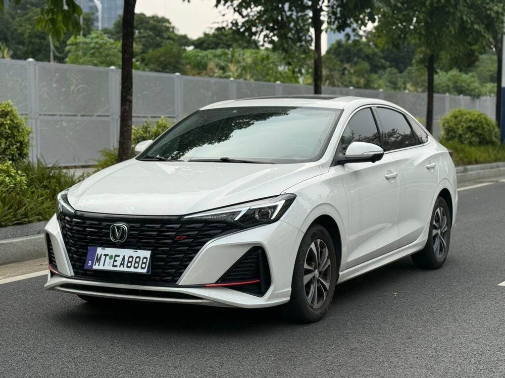 Changan Eado 2023 — фото автомобиля 1