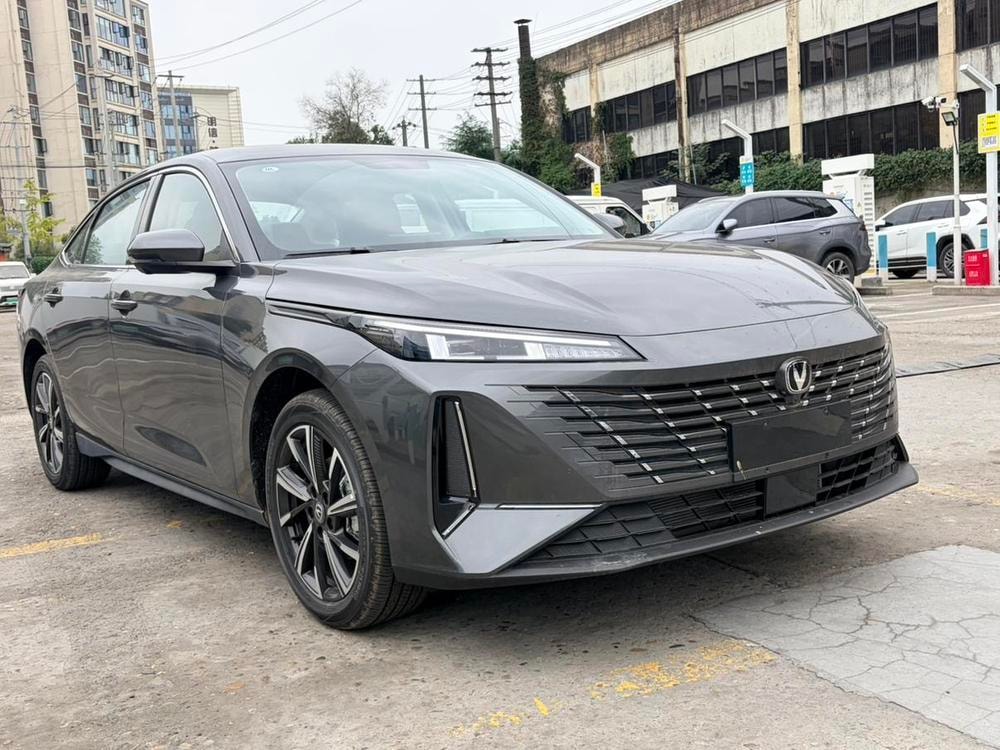 Changan Eado 2025 — фото автомобиля