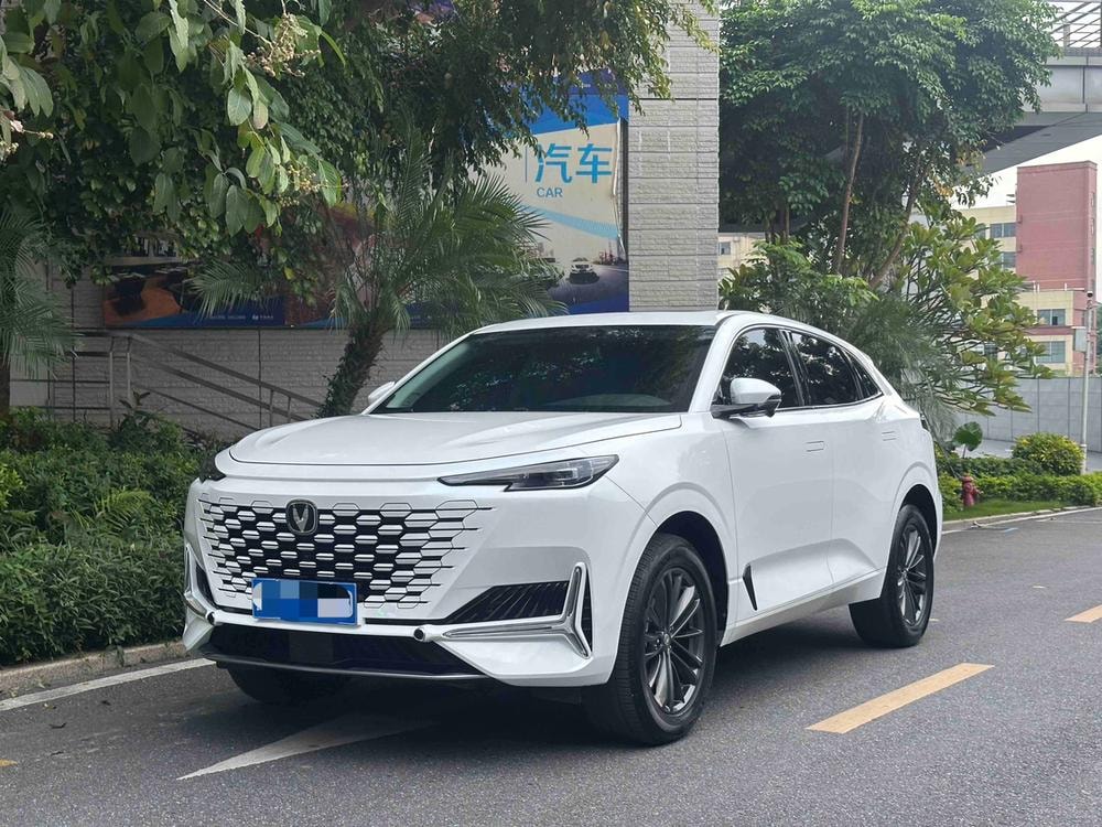 Changan UNI-K 2023 — фото автомобиля 1