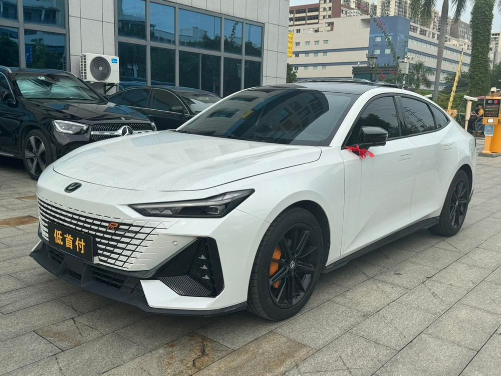 Changan UNI-V 2022 — фото автомобиля