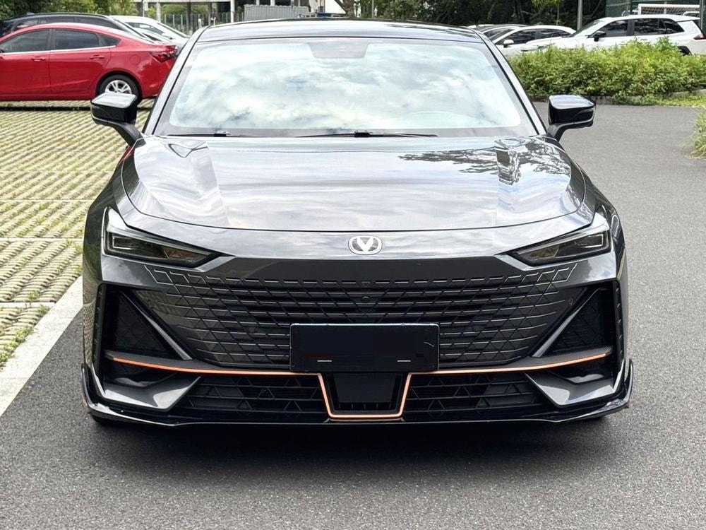 Changan UNI-V 2022 — фото автомобиля