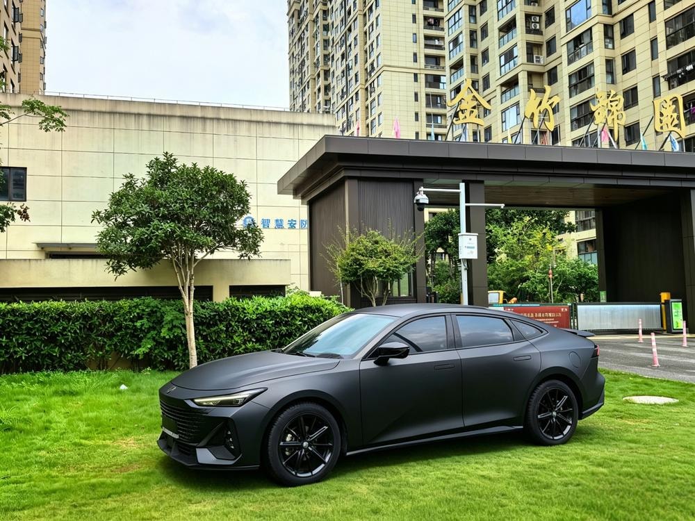 Changan UNI-V 2022 — фото автомобиля