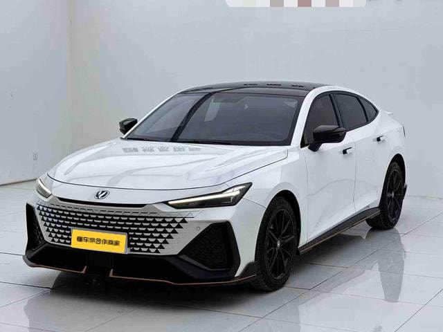 Changan UNI-V 2023 — фото автомобиля 1