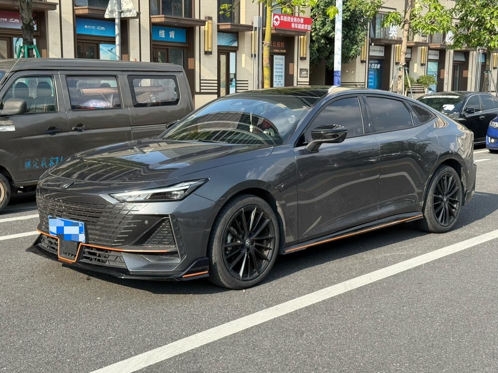 Changan UNI-V 2023 — фото автомобиля