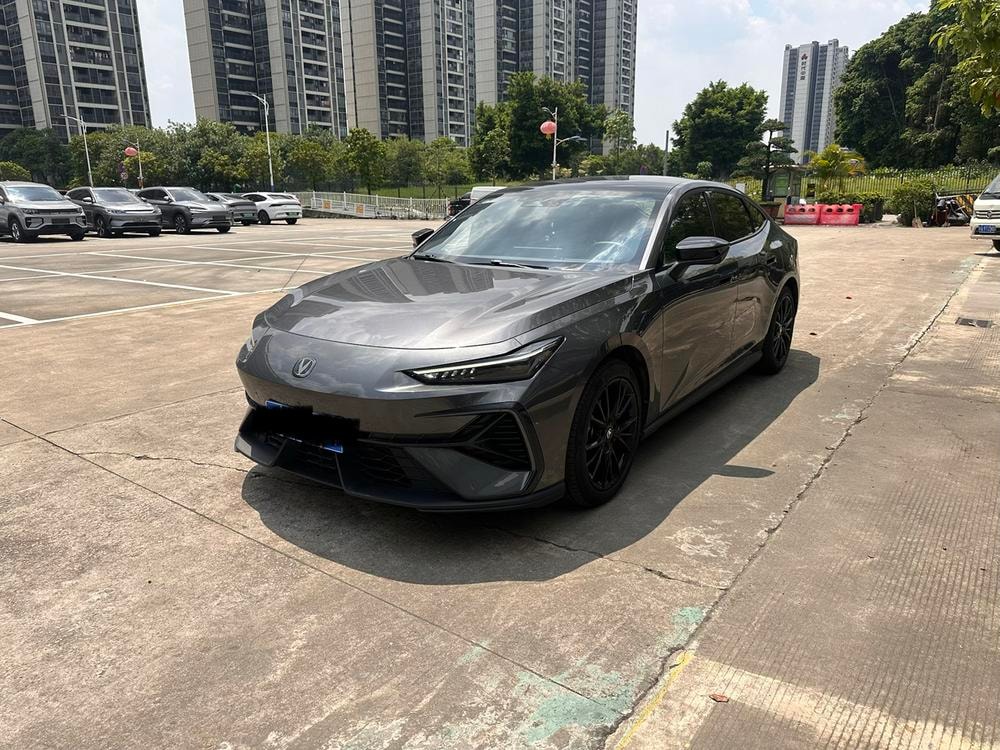 Changan UNI-V 2025 — фото автомобиля