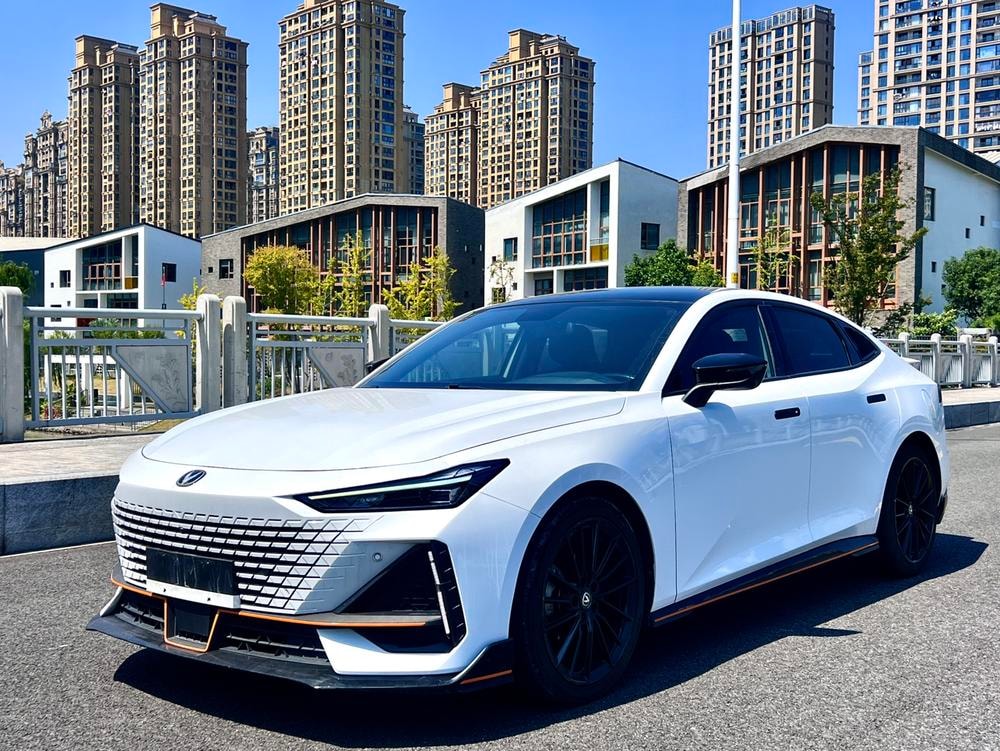 Changan UNI-V 2022 — фото автомобиля