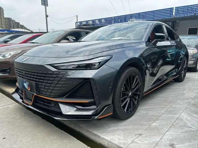 Changan UNI-V 2023 — фото автомобиля