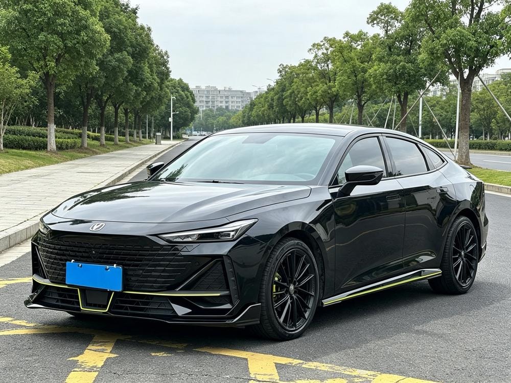Changan UNI-V 2022 — фото автомобиля