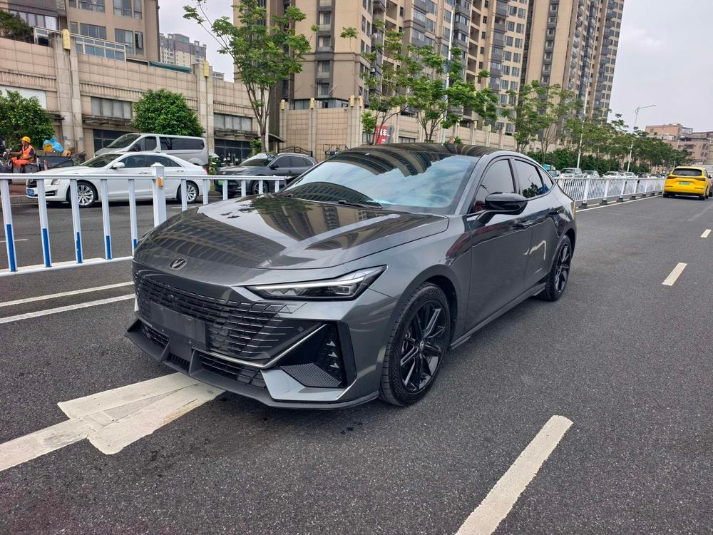 Changan UNI-V 2022 — фото автомобиля