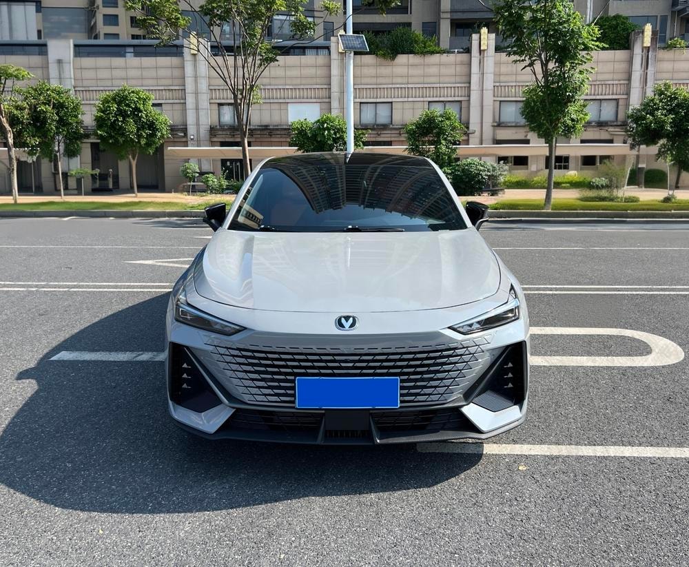 Changan UNI-V 2022 — фото автомобиля