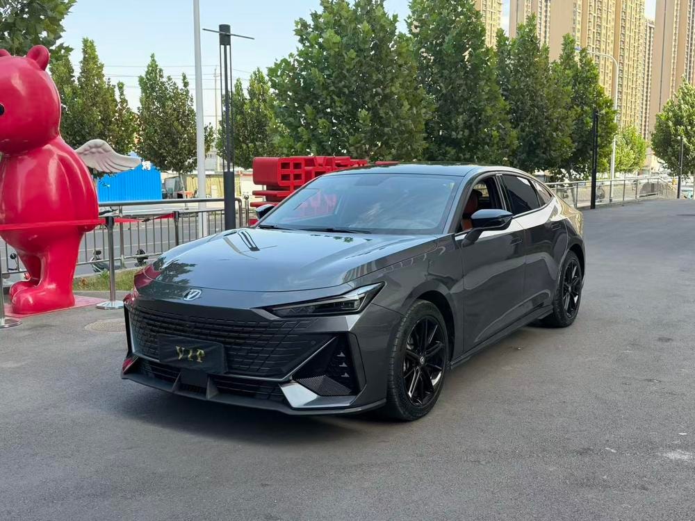 Changan UNI-V 2023 — фото автомобиля 1