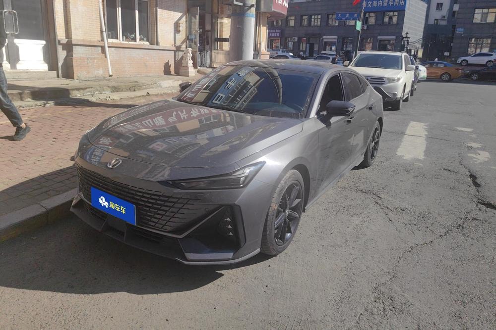 Changan UNI-V 2022 — фото автомобиля 1