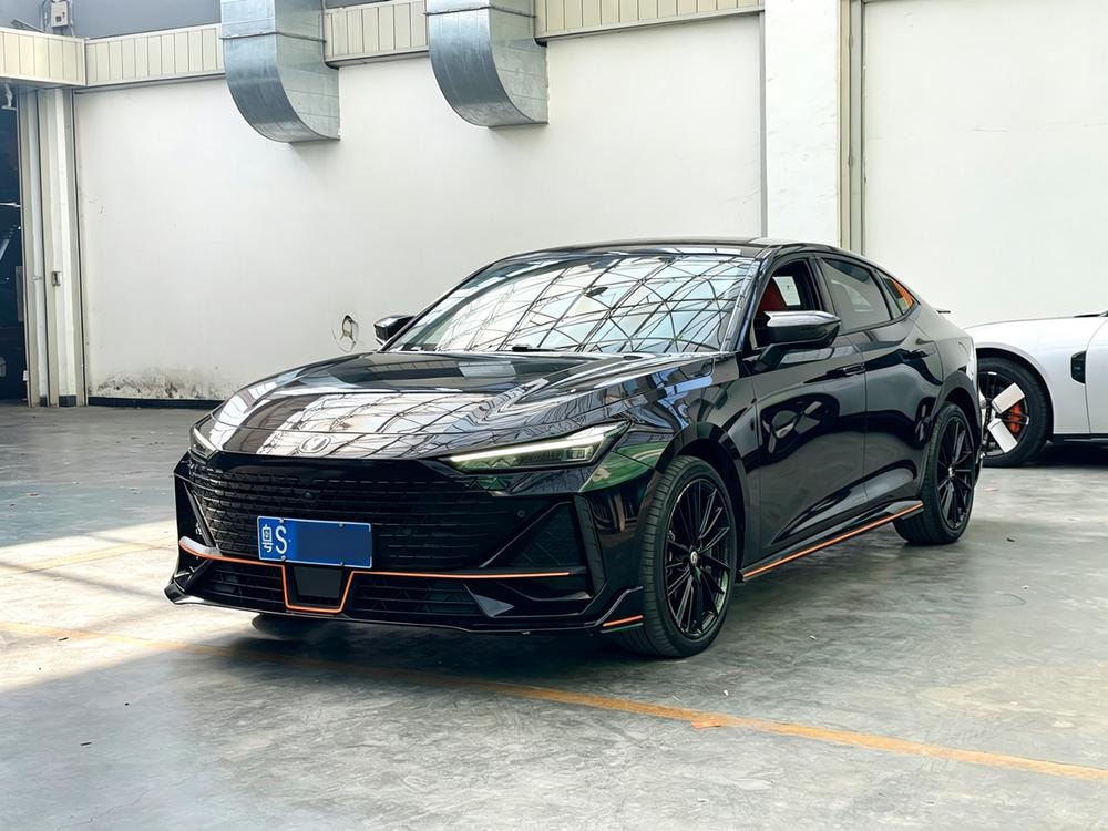 Changan UNI-V 2023 — фото автомобиля