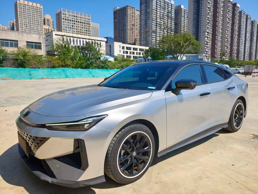 Changan UNI-V 2024 — фото автомобиля
