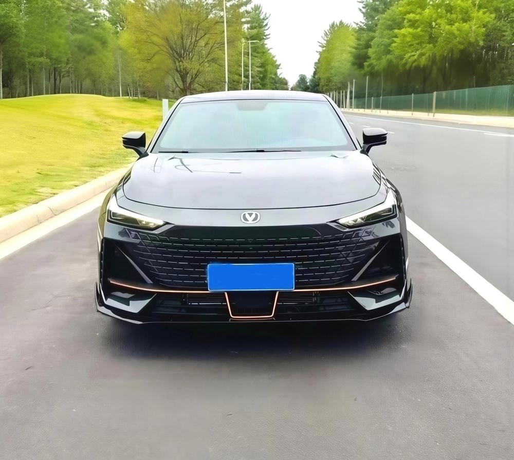 Changan UNI-V 2022 — фото автомобиля
