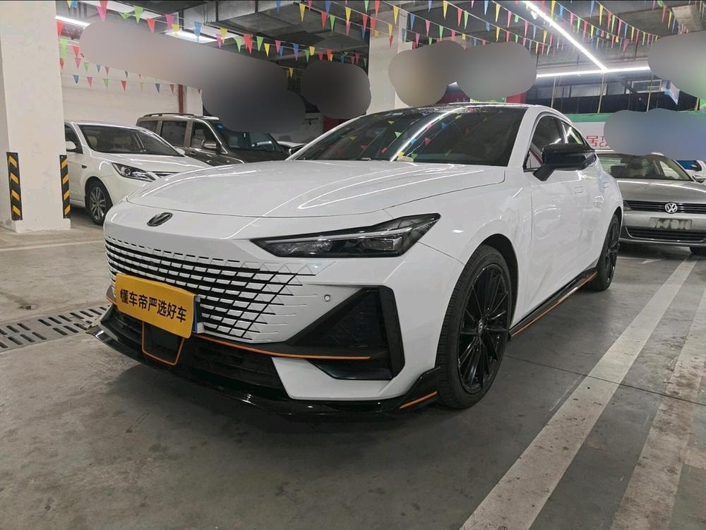 Changan UNI-V 2022 — фото автомобиля 1