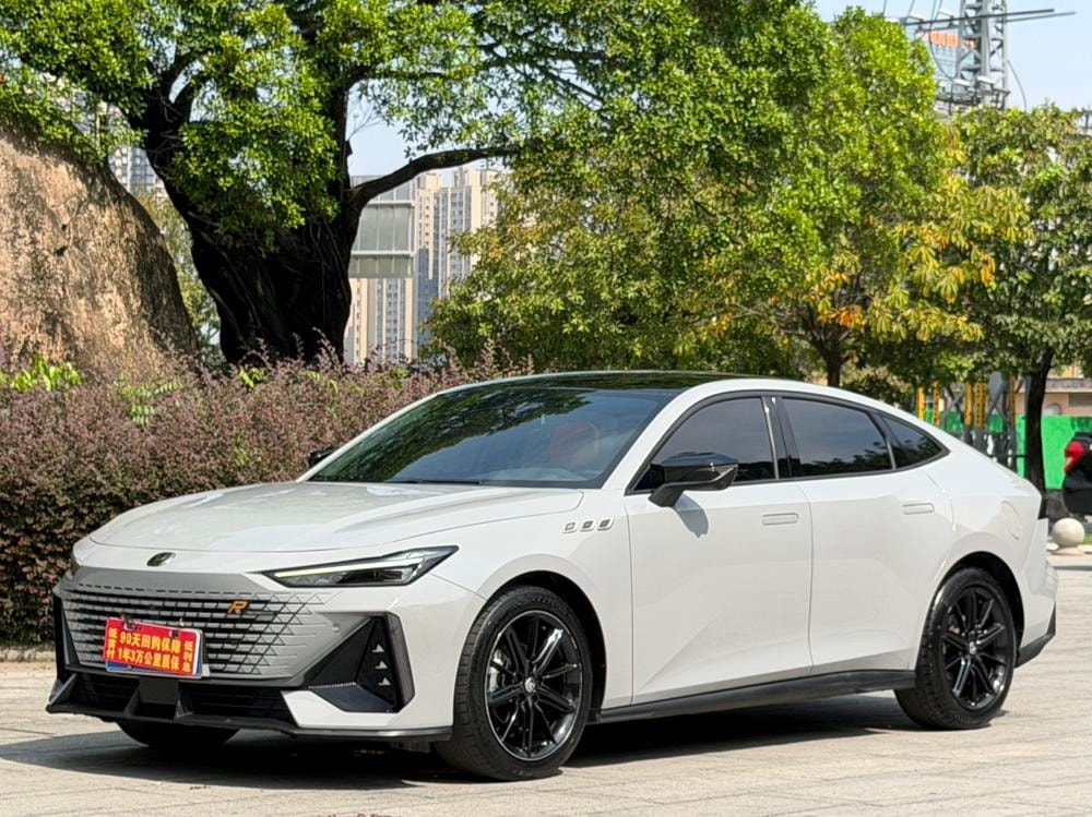 Changan UNI-V 2022 — фото автомобиля