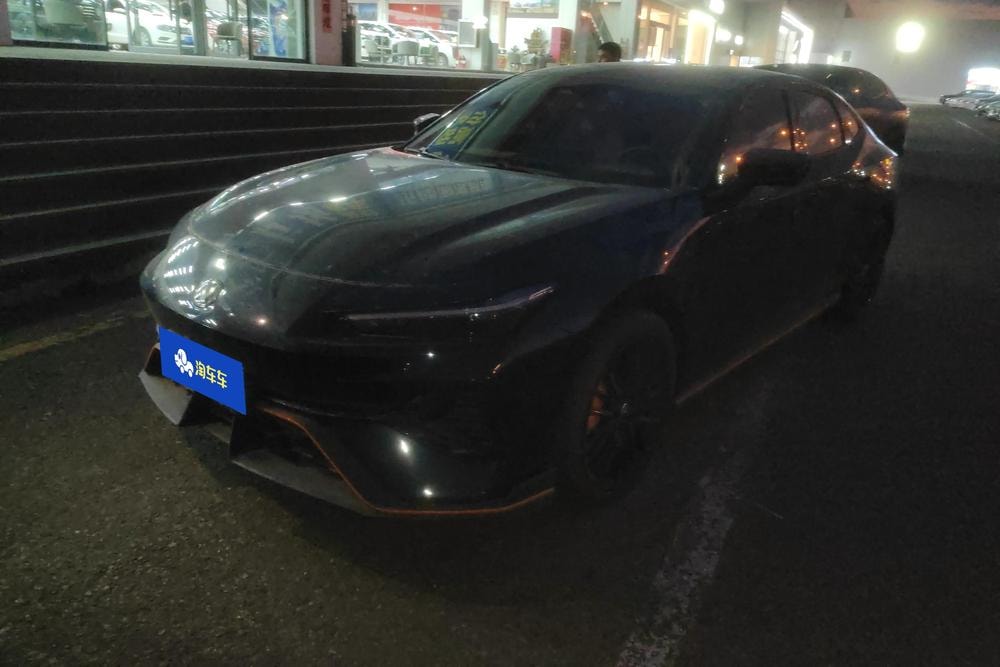 Changan UNI-V 2025 — фото автомобиля 1
