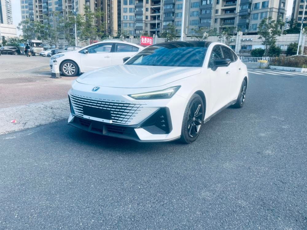Changan UNI-V 2022 — фото автомобиля