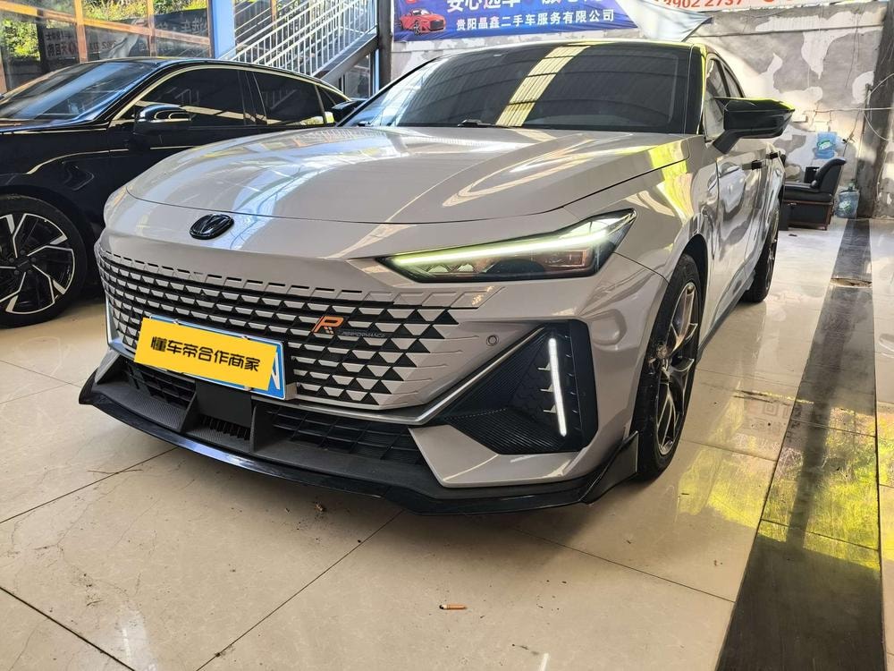 Changan UNI-V 2022 — фото автомобиля