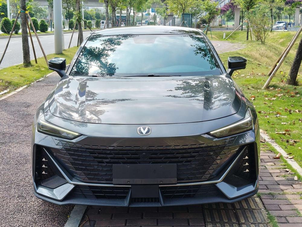 Changan UNI-V 2022 — фото автомобиля 1