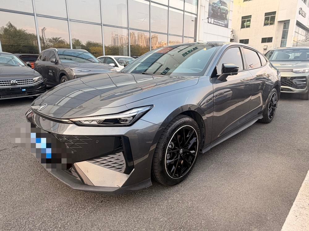 Changan UNI-V 2024 — фото автомобиля 1