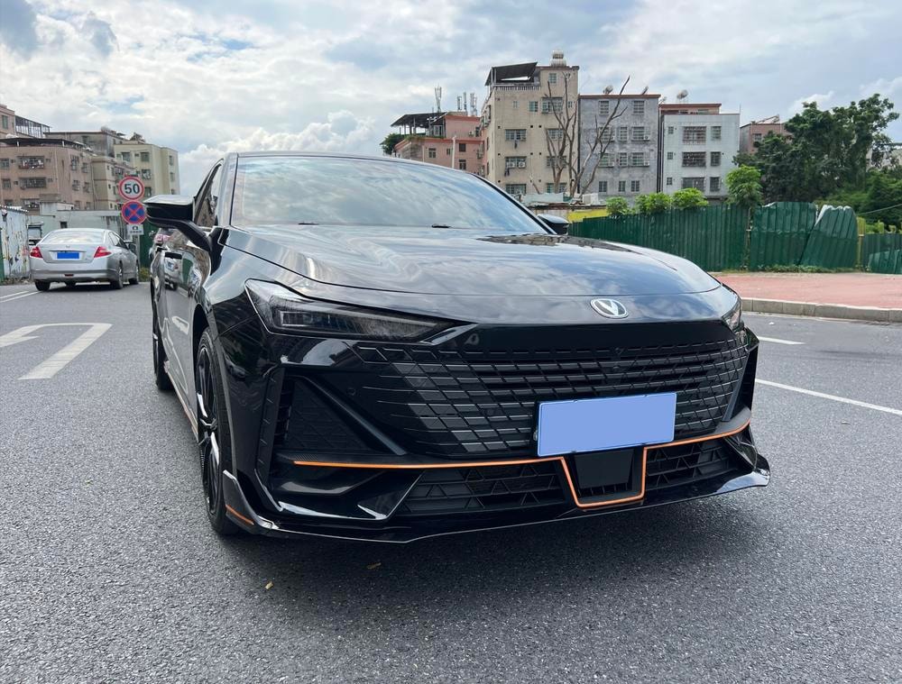 Changan UNI-V 2022 — фото автомобиля 1