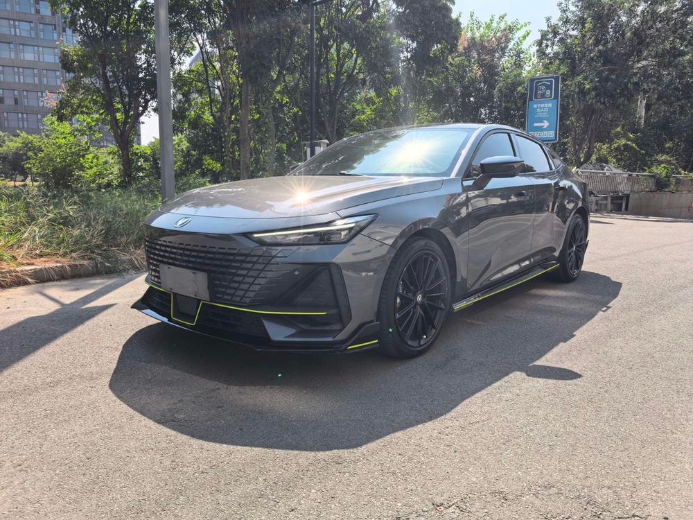 Changan UNI-V 2022 — фото автомобиля