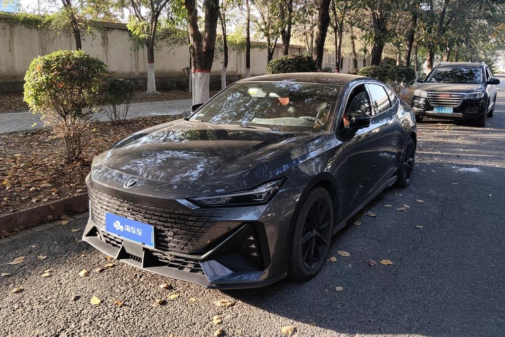 Changan UNI-V 2022 — фото автомобиля
