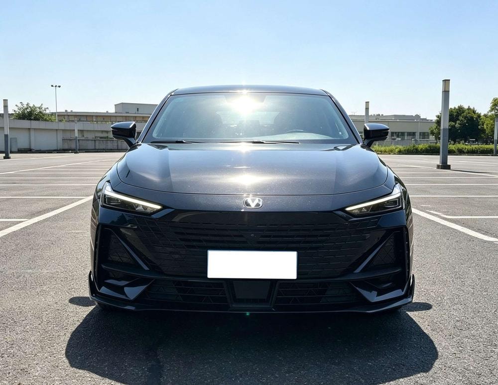 Changan UNI-V 2023 — фото автомобиля