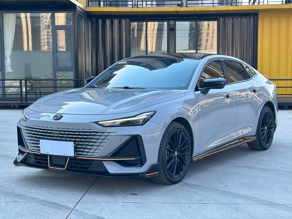 Changan UNI-V 2024 — фото автомобиля
