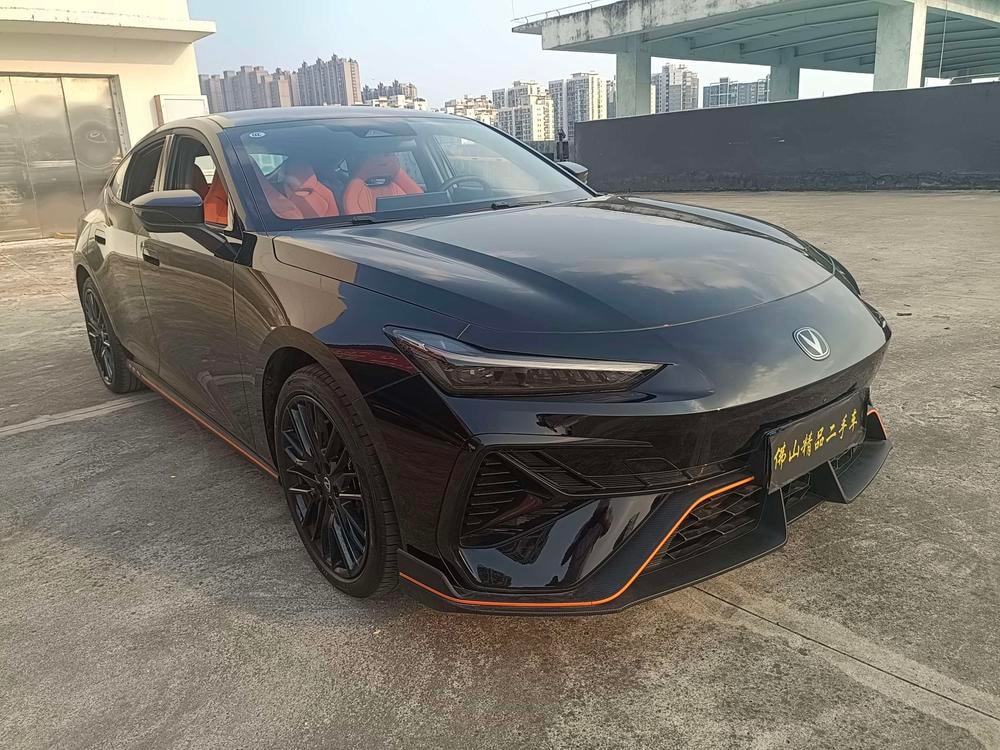 Changan UNI-V 2025 — фото автомобиля