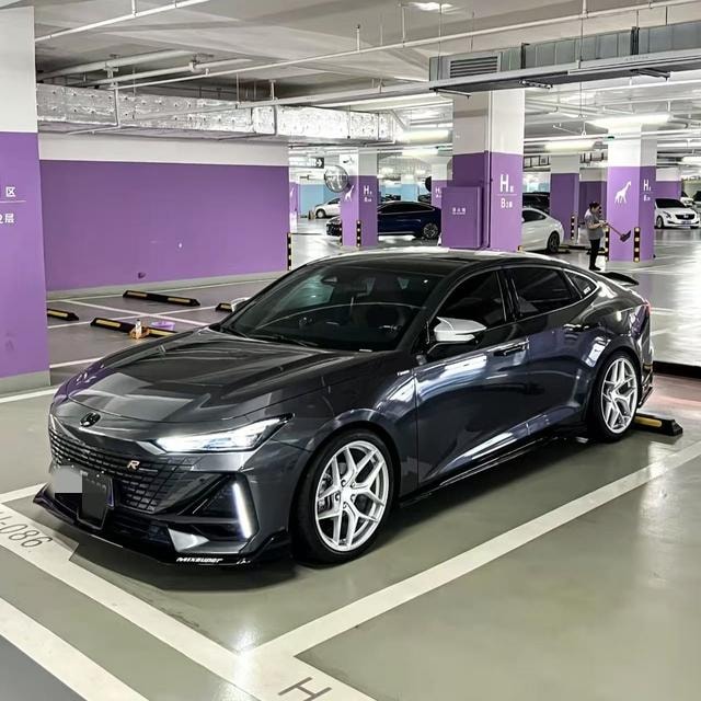 Changan UNI-V 2022 — фото автомобиля