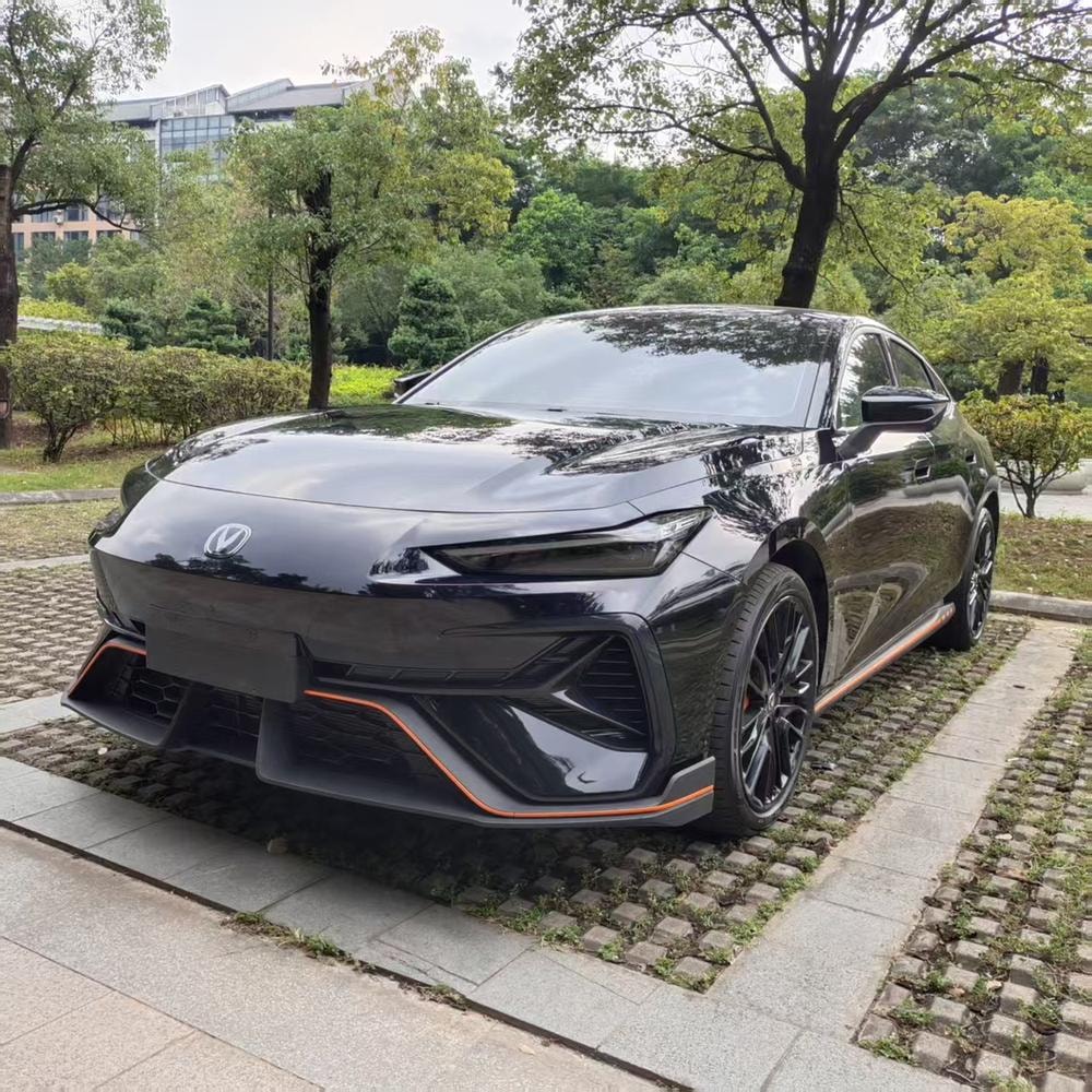 Changan UNI-V 2025 — фото автомобиля