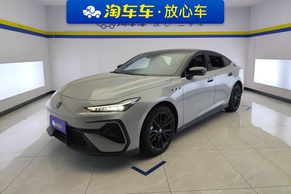 Changan UNI-V 2025 — фото автомобиля