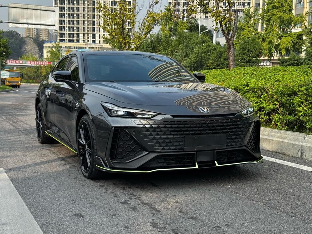 Changan UNI-V 2022 — фото автомобиля