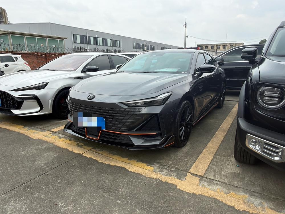 Changan UNI-V 2023 — фото автомобиля