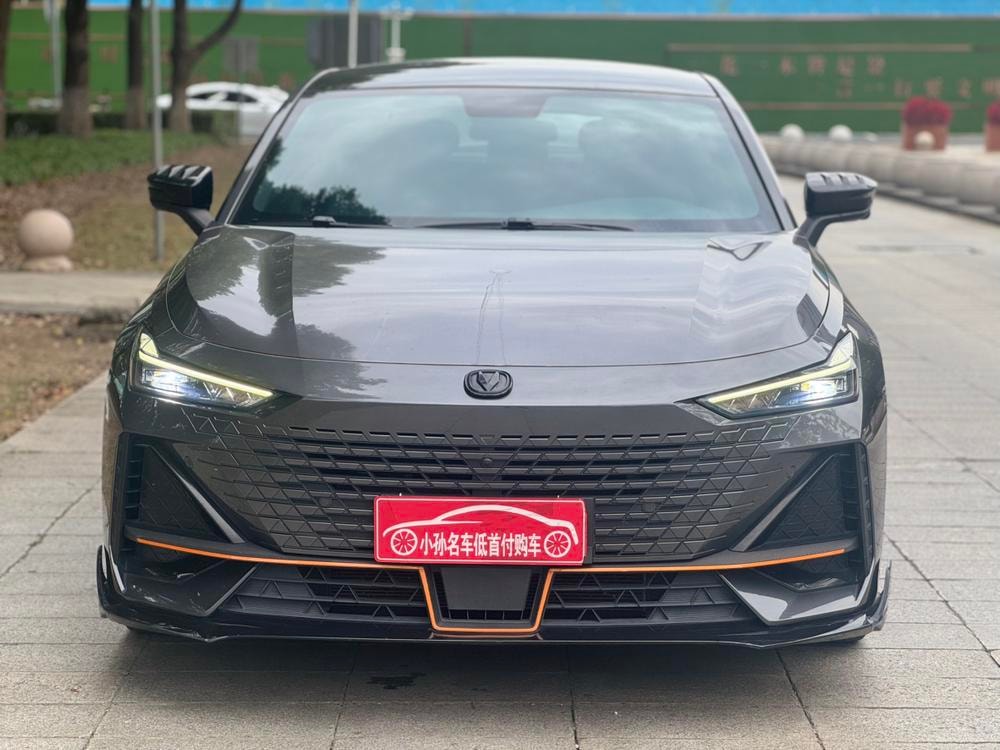 Changan UNI-V 2022 — фото автомобиля