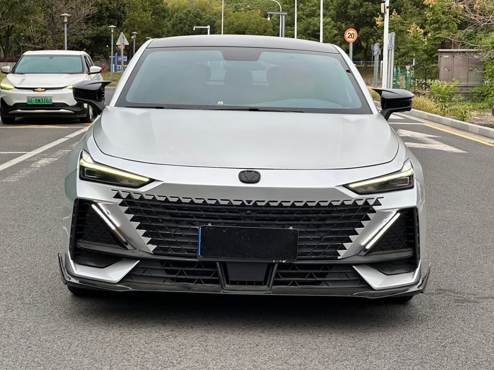 Changan UNI-V 2023 — фото автомобиля