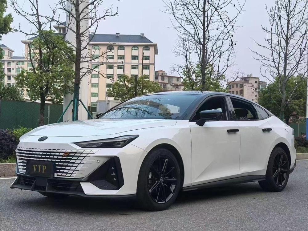Changan UNI-V 2022 — фото автомобиля