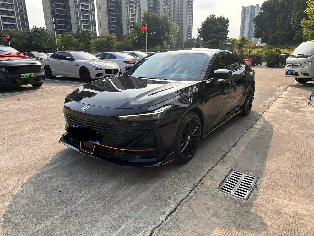 Changan UNI-V 2023 — фото автомобиля