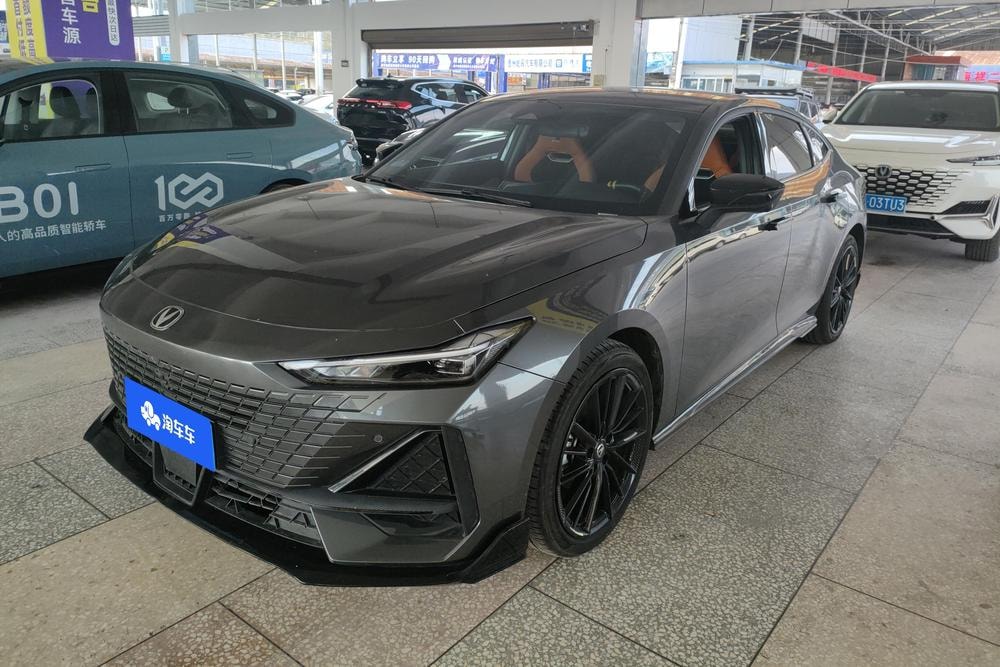 Changan UNI-V 2023 — фото автомобиля