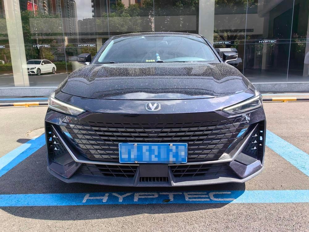 Changan UNI-V 2022 — фото автомобиля