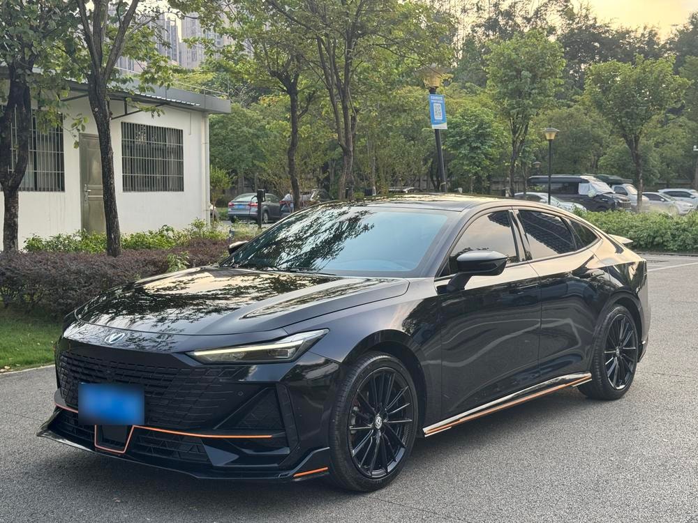 Changan UNI-V 2023 — фото автомобиля