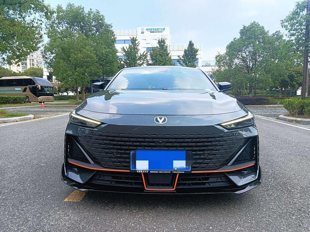 Changan UNI-V 2023 — фото автомобиля