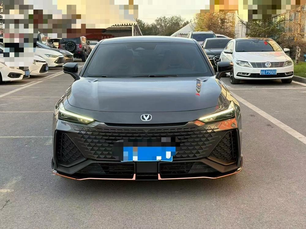 Changan UNI-V 2023 — фото автомобиля