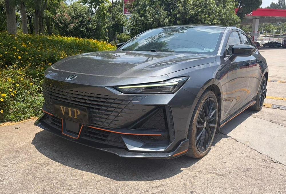 Changan UNI-V 2023 — фото автомобиля