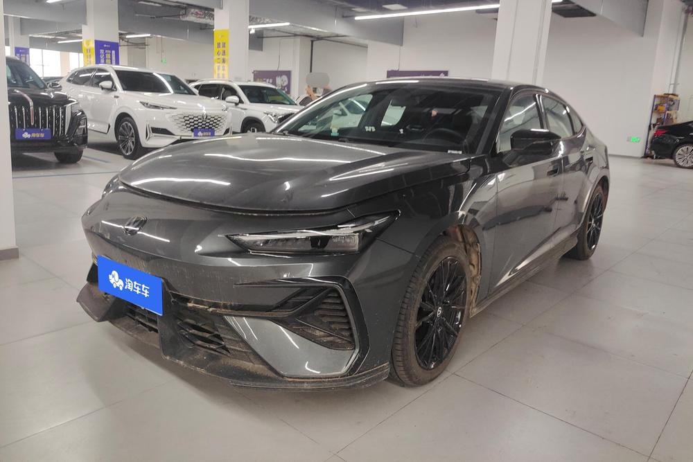 Changan UNI-V 2025 — фото автомобиля