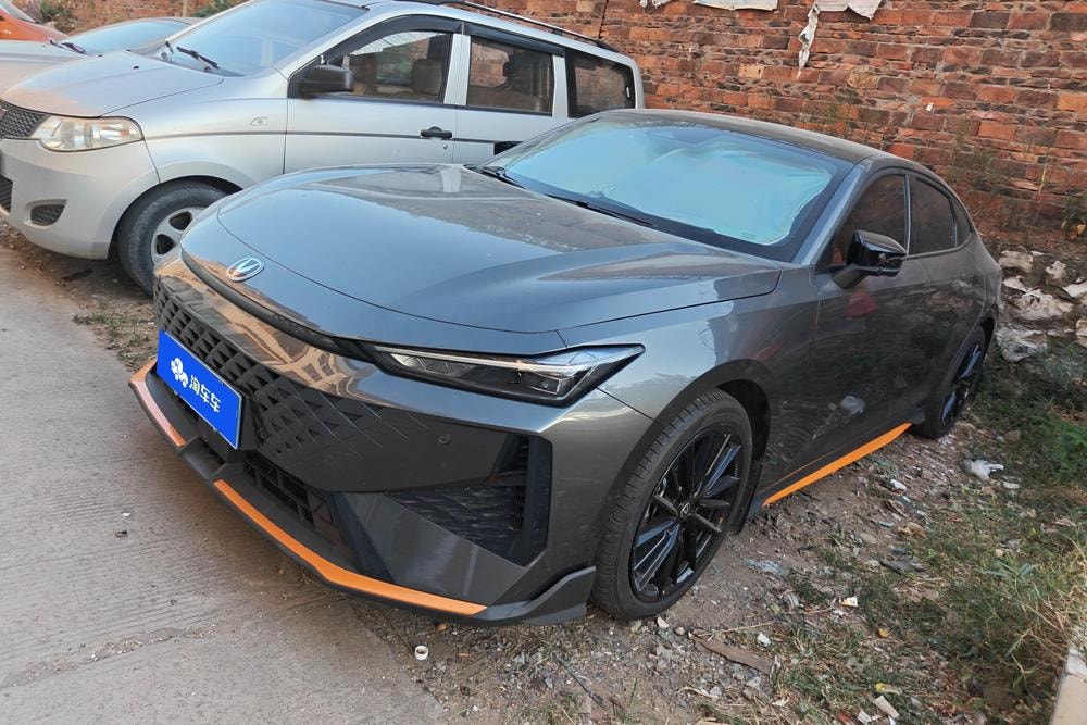 Changan UNI-V 2025 — фото автомобиля