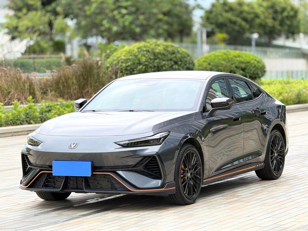 Changan UNI-V 2025 — фото автомобиля